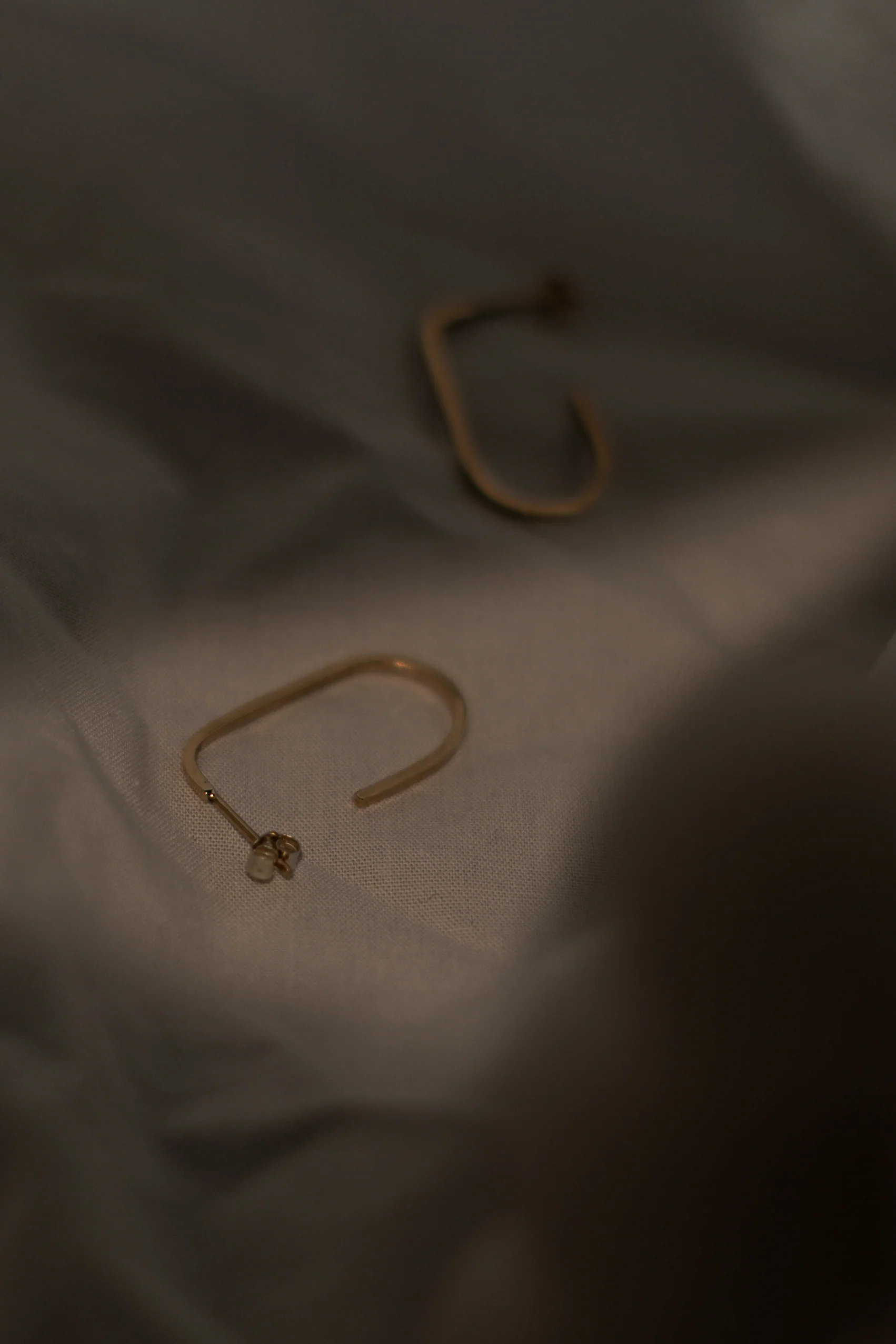 9ct Gold Open Arc Hoops - Image 4