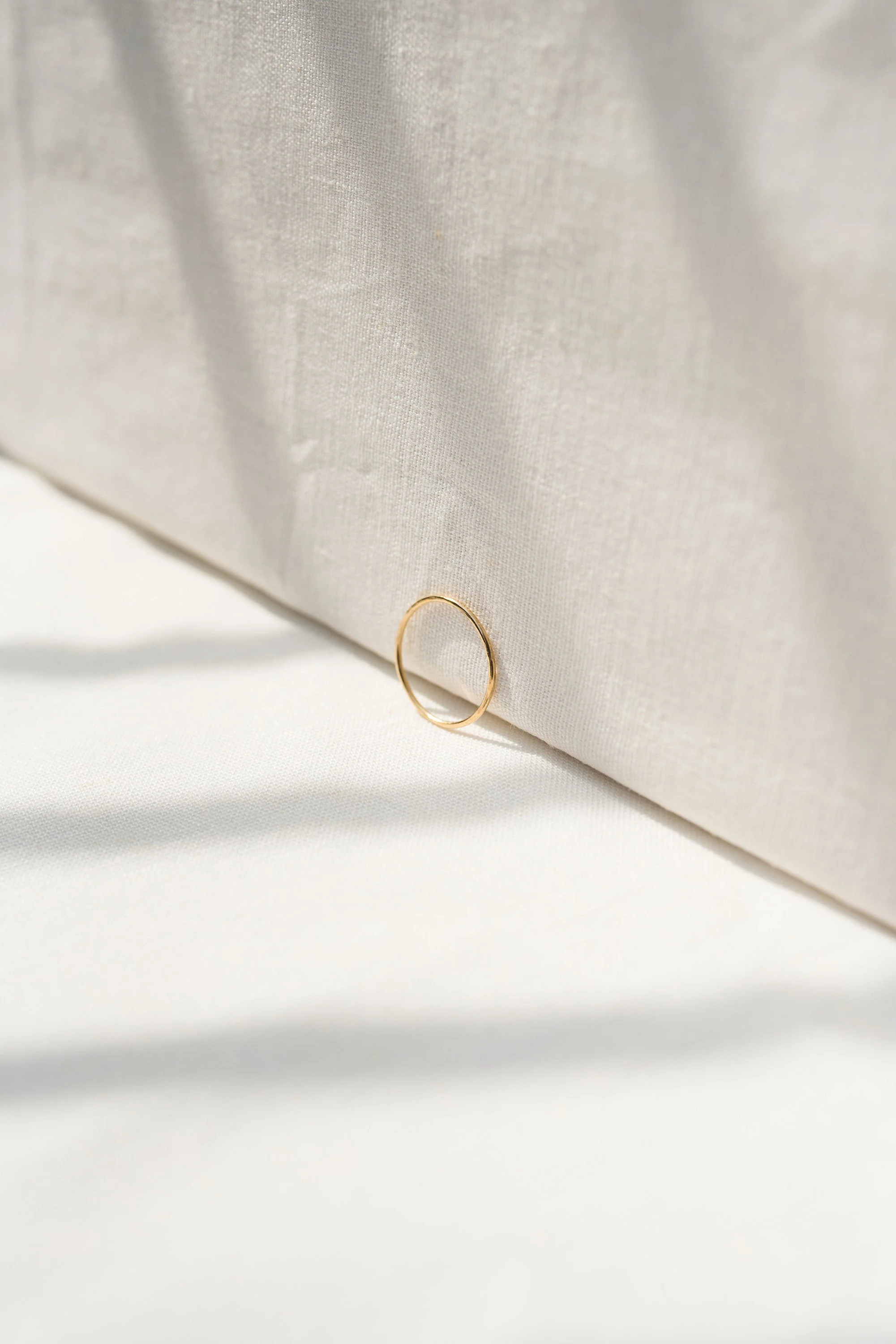 9ct Gold Hammered Stacking Ring - Image 3