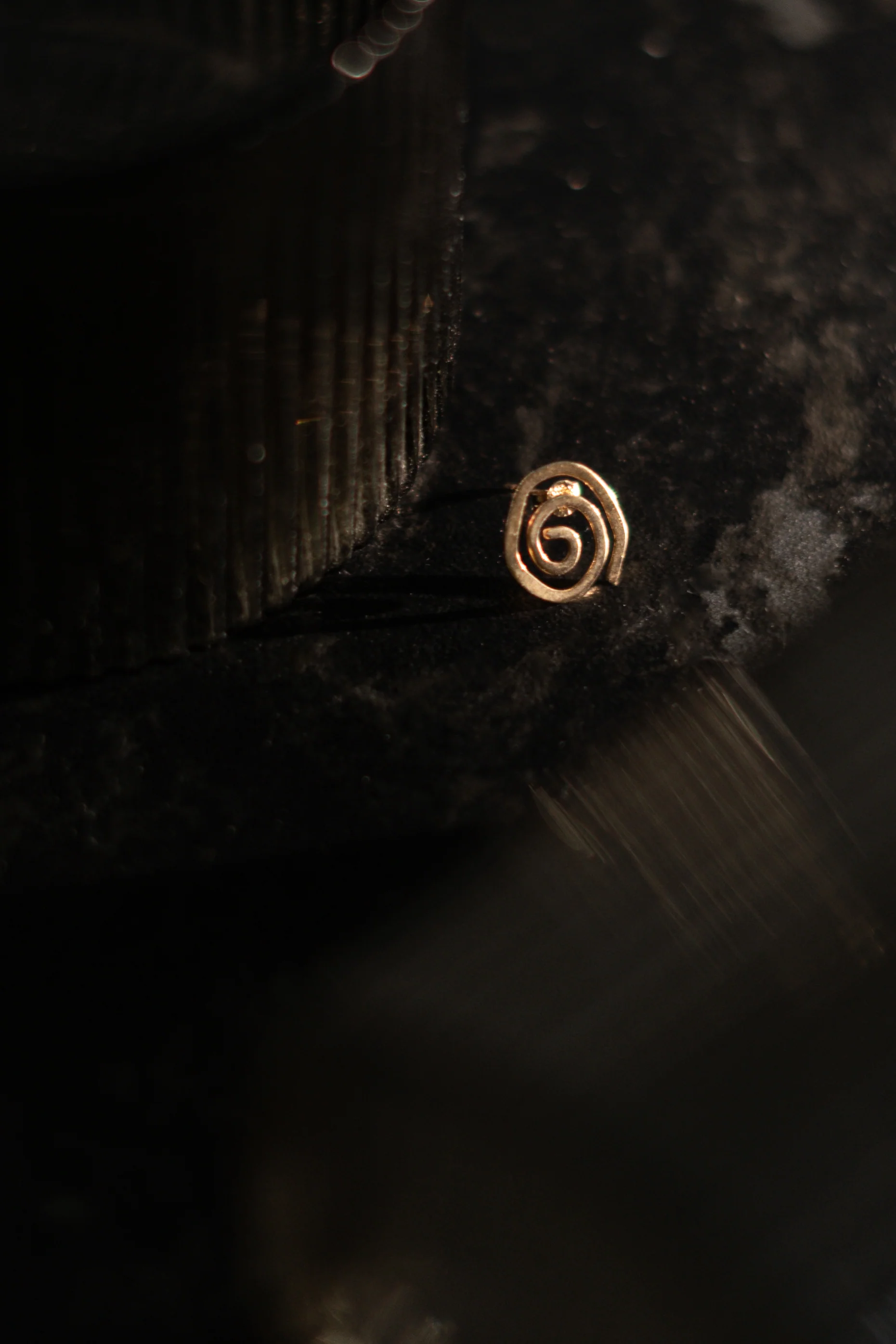 9ct Gold Spiral Studs - Image 3