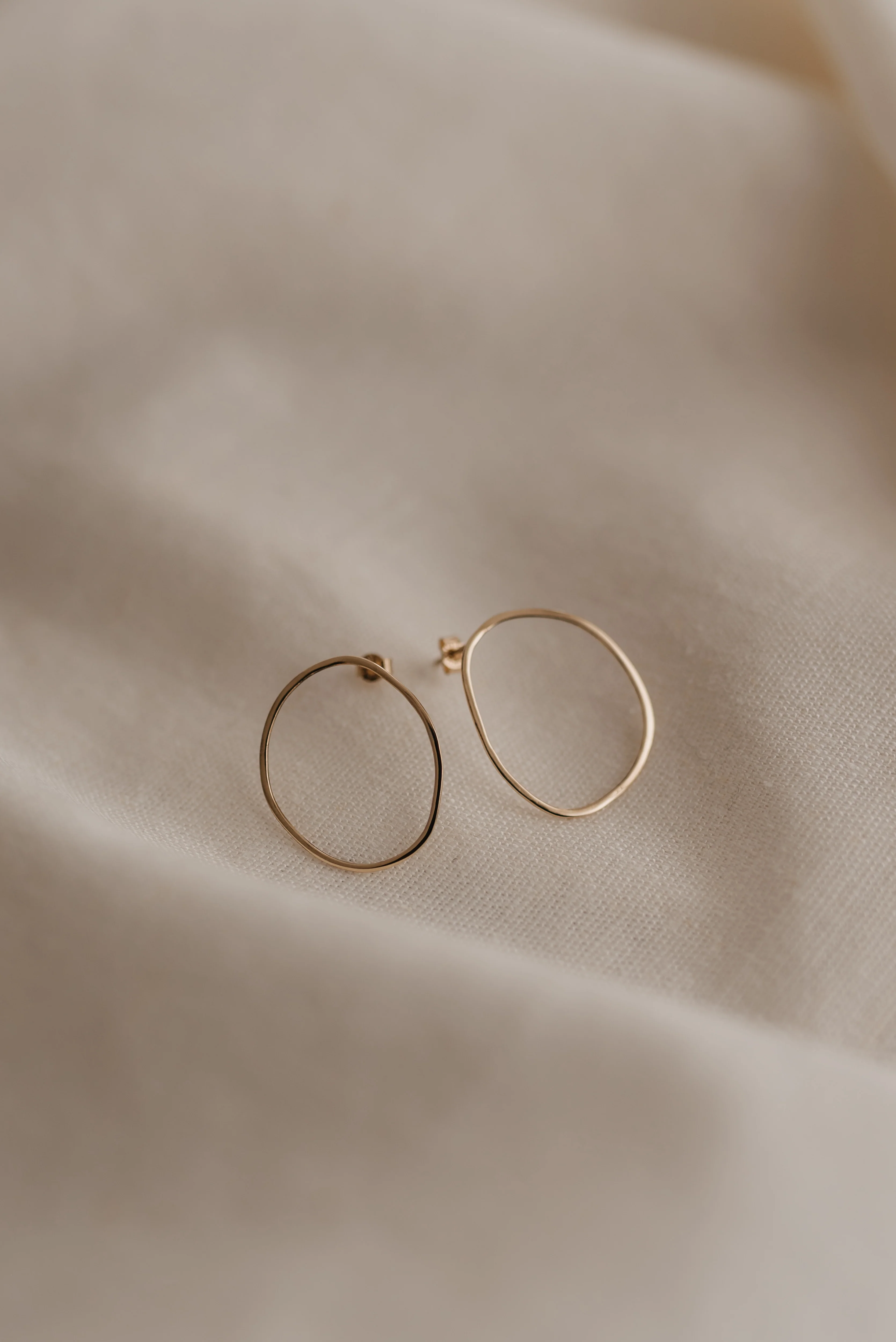 9ct Gold Free-formed Organic Oval Earrings - Image 3