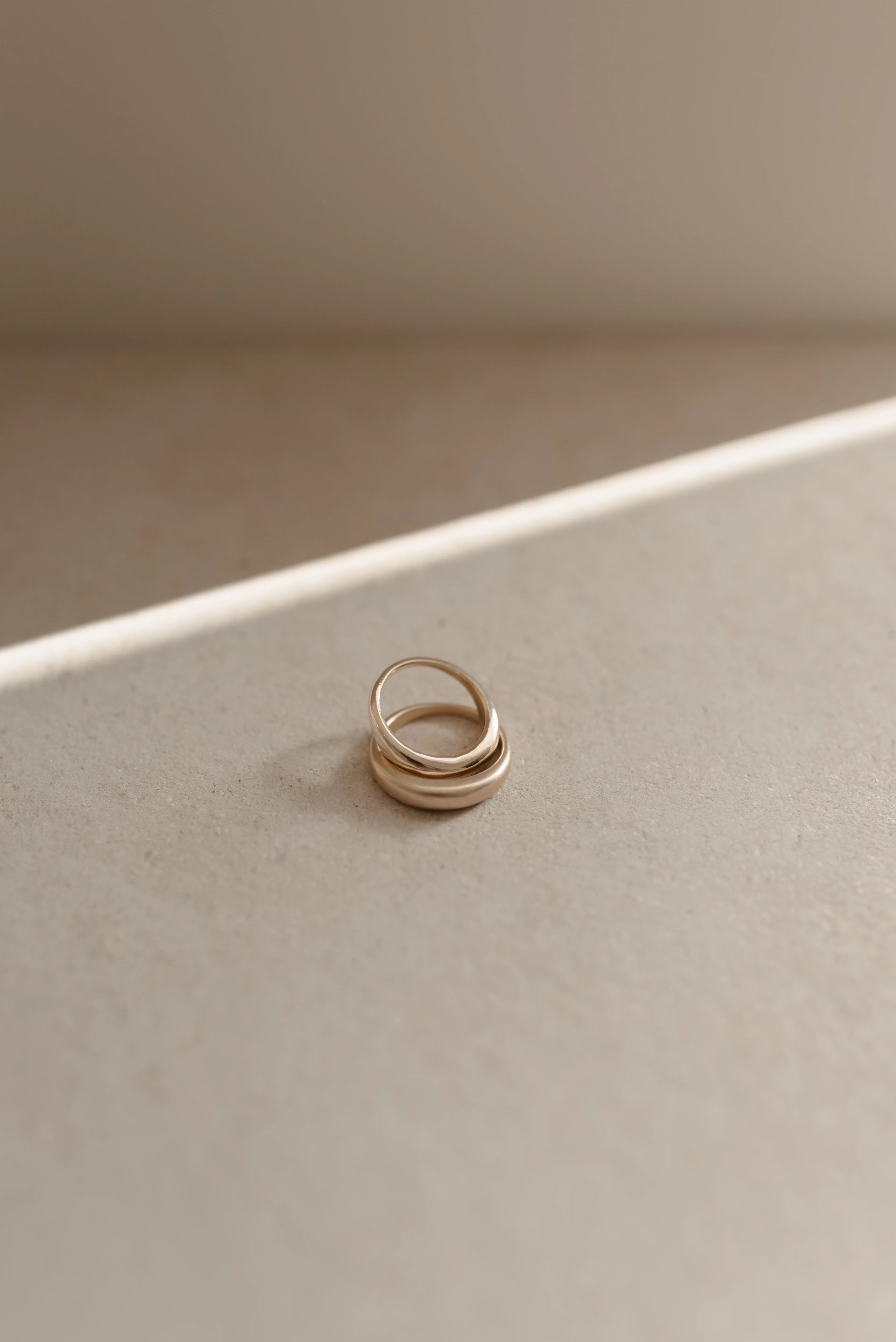 9ct Gold Fluid Ring - Image 3